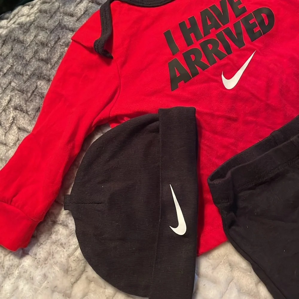 ❤️S❤️O❤️L❤️D❤️SOLD❤️SOLD❤️  NIKE 3 piece “I Have Arrived” Red, Black pants, Top, - Picture 4 of 13